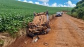 Jovem capota carro recém-furtado ao tentar fugir de abordagem policial