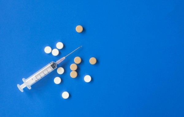 Anvisa suspende lote de medicamento por suspeita de presença de caco de vidro