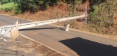 Condutor sofre mal súbito e colide em poste de energia no centro