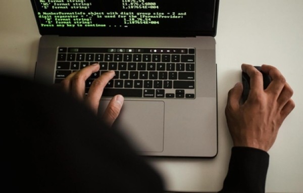 Golpes digitais disparam em SC; saiba como se proteger
