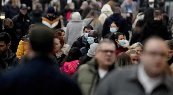 Sobe para 12 o número de mortes causadas pela ômicron no Reino Unido