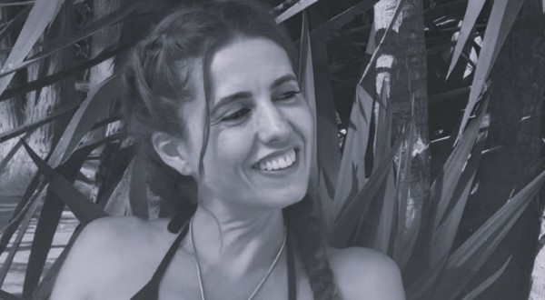 Brasileira morre em capotamento durante safári na África; família tenta trazer corpo ao Brasil