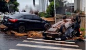 Colisão entre veículos resulta em capotamento em Chapecó