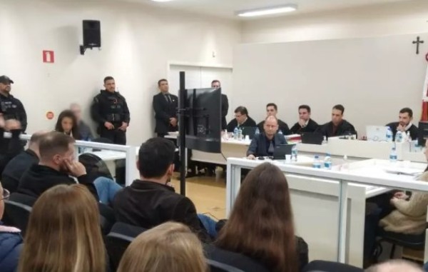 Juiz revela o que será feito com a adaga e faca usadas em massacre em SC