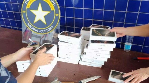 Receita Federal apreende meio milhão de reais em celulares em ônibus