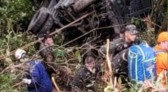 Caminhão do exército sofre acidente grave em ribanceira em Blumenau