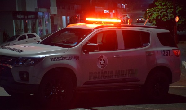 Mulher sofre soco no rosto durante discussão com companheiro