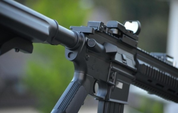 Homem é preso após enviar vídeos ameaçando mulher com arma de airsoft