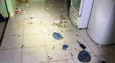 Homem atira contra policiais durante atendimento de violência doméstica e foge para mata