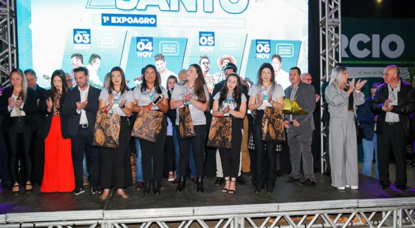ExpoSanto 2022 é aberta oficialmente na noite de ontem