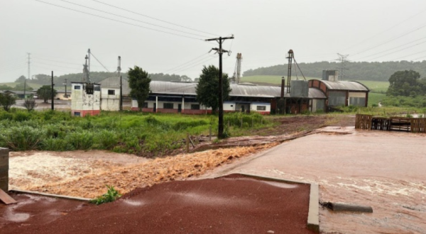 Chuvas intensas causam alagamentos e transtornos no Oeste Catarinense