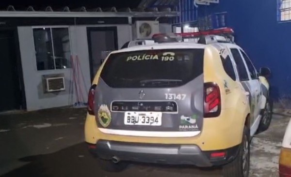 Homem bêbado é preso por perturbação em loja de conveniência de posto