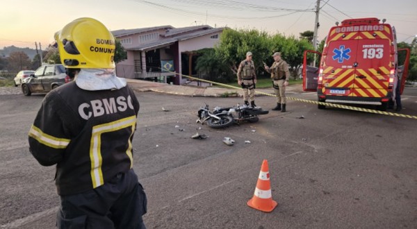 Jovem morre em colisão entre carro e moto em São Miguel do Oeste