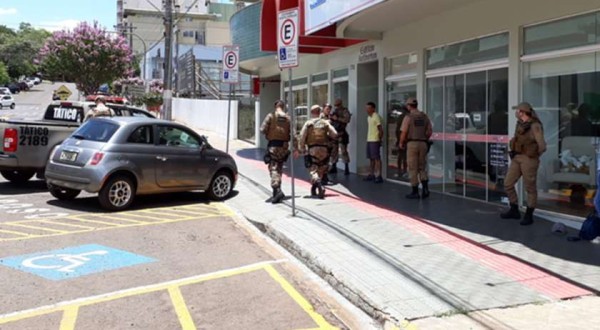 Casal é preso por tentativa de furto em estabelecimento comercial