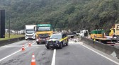Caminhão tomba e motorista morre na BR-376, entre Paraná e Santa Catarina