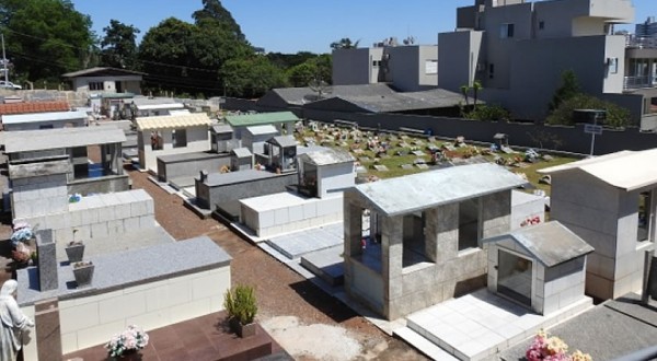 Administração de Cemitério pede que familiares deem atenção à conservação de sepulturas