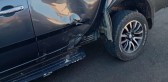Colisão entre moto e caminhonete deixa homem ferido