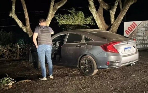 Carro roubado em Chapecó durante test drive é recuperado na divisa entre SC e o RS