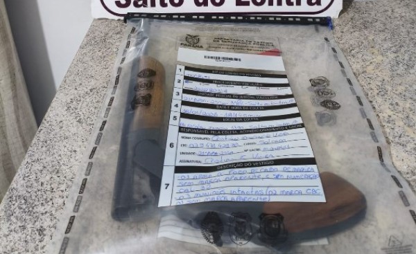 Dois homens são presos com arma de fogo e motorista embriagado