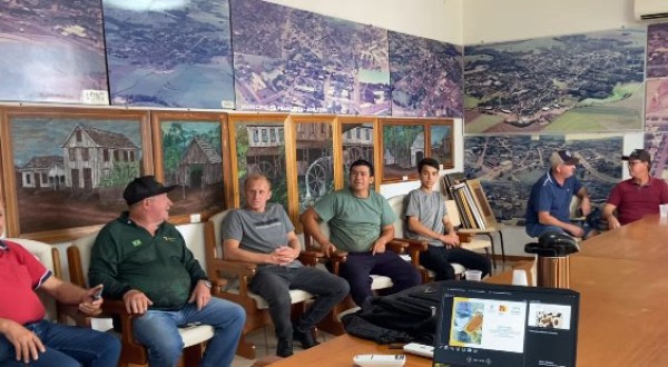 Reunião reúne apicultores e debate fortalecimento da atividade