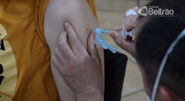 Com mobilização do Estado e municípios, Paraná registra 125 mil doses aplicadas no "Dia D"