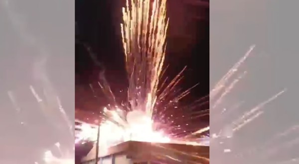 Fogos de artifício atingem público durante abertura de Natal em cidade do norte do RS