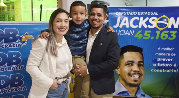 Com a presença de familiares e amigos, Jackson Lucian lança oficialmente sua campanha à Deputado Estadual