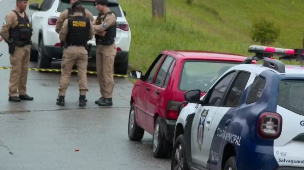 Homem é assassinado a tiros, na frente de crianças, enquanto deixava filho na creche
