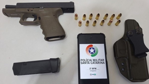 Motorista de caminhão é preso com pistola carregada