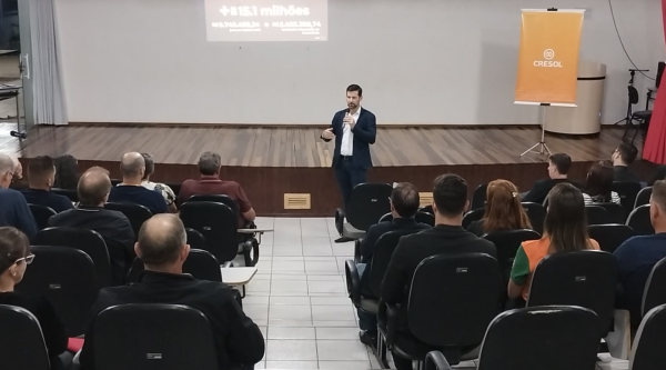 Cresol Fronteiras realiza palestra sobre a semana mundial do investidor