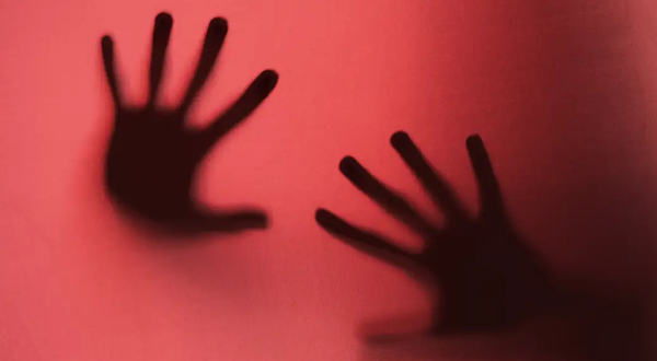 Casos de violência armada contra mulheres crescem 23% em um ano no Brasil, aponta pesquisa