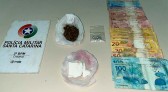 Dois homens foram flagrados cometendo crime de tráfico de drogas