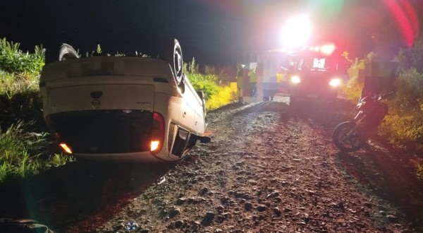 Colisão entre carro e motocicleta deixa quatro envolvidos na zona rural