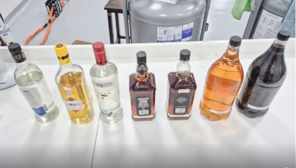Polícia fecha fábrica que adulterava bebidas em São Bernardo do Campo