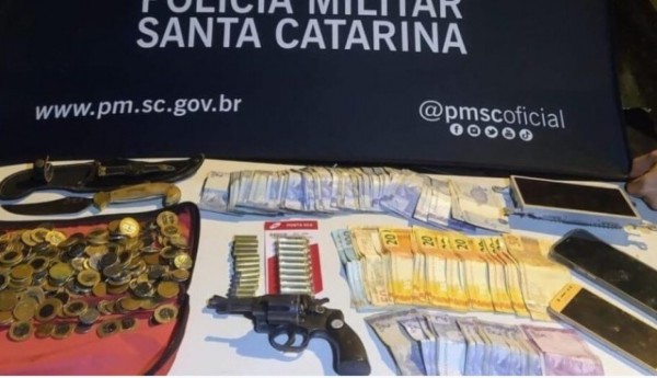 Assalto a banco em pacata cidade de SC tem funcionários amarrados, ação da polícia e prisão