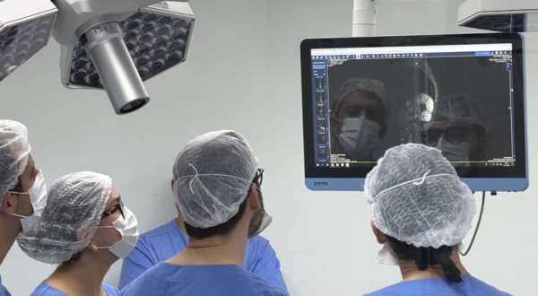 'Era o sonho dela’, diz mãe de criança que pode conseguir andar após operação inédita em SC