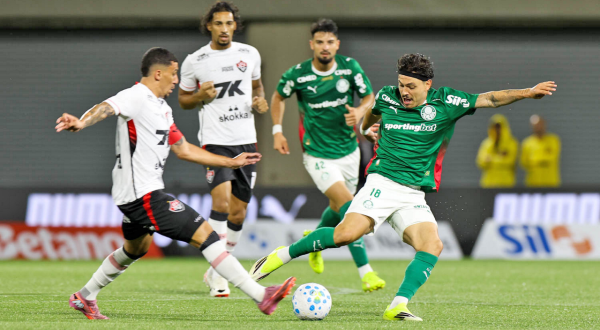 Palmeiras goleia o Vitória em Barueri e amplia sequência invicta como mandante