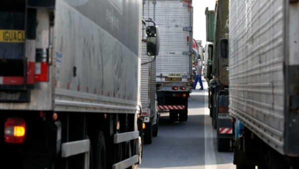 Caminhoneiros recuam após acordo e SC não terá paralisação