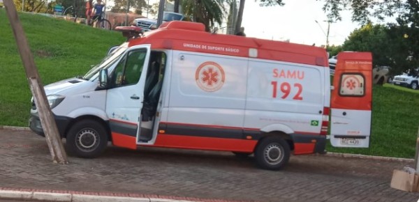 Mulher fica ferida após ser atropelada por caminhão na Avenida Macali