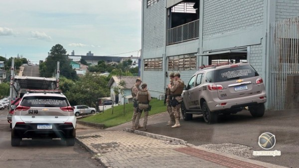 Polícia Militar cumpre mandado de prisão