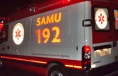 Homem embriagado bate motocicleta em ambulância do SAMU e acaba preso