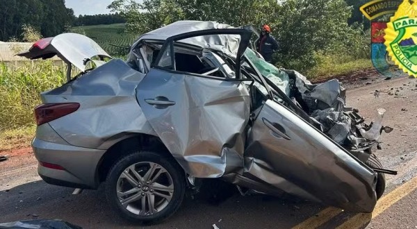 Motorista morre após batida frontal entre carro e caminhão na PR-090, em Alvorada do Sul