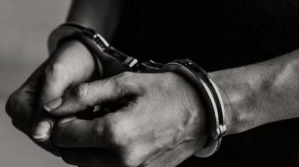 Homem com mandado de prisão em aberto é preso pela PM