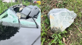 Pedra de 50 kg cai de caminhão, destrói teto de carro e deixa motorista gravemente ferida