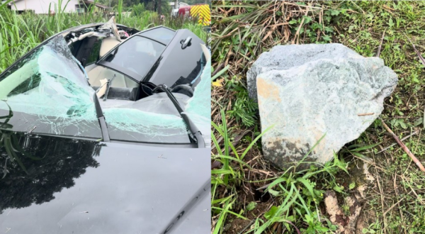 Pedra de 50 kg cai de caminhão, destrói teto de carro e deixa motorista gravemente ferida