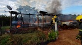 Família perde casa e carro durante incêndio em Riqueza