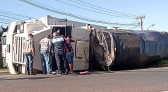 Motorista cedrense pede ajuda após sofrer acidente com carreta no estado do Paraná