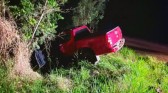 Caminhonete roubada é abandonada em córrego após perseguição da PM