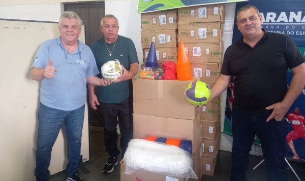 Administração recebe kits esportivos do Estado do Paraná