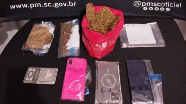 Casal é preso por tráfico de drogas
